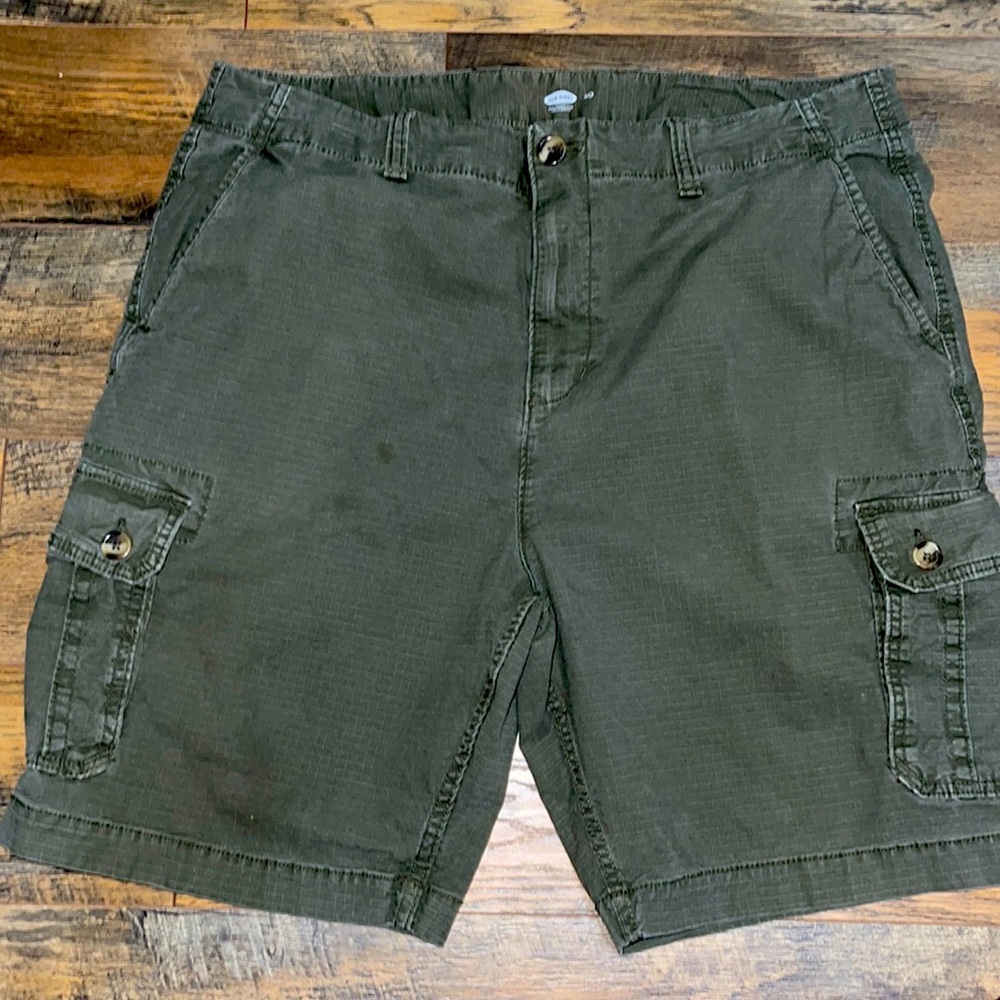 Old Navy - Men’s cargo shorts